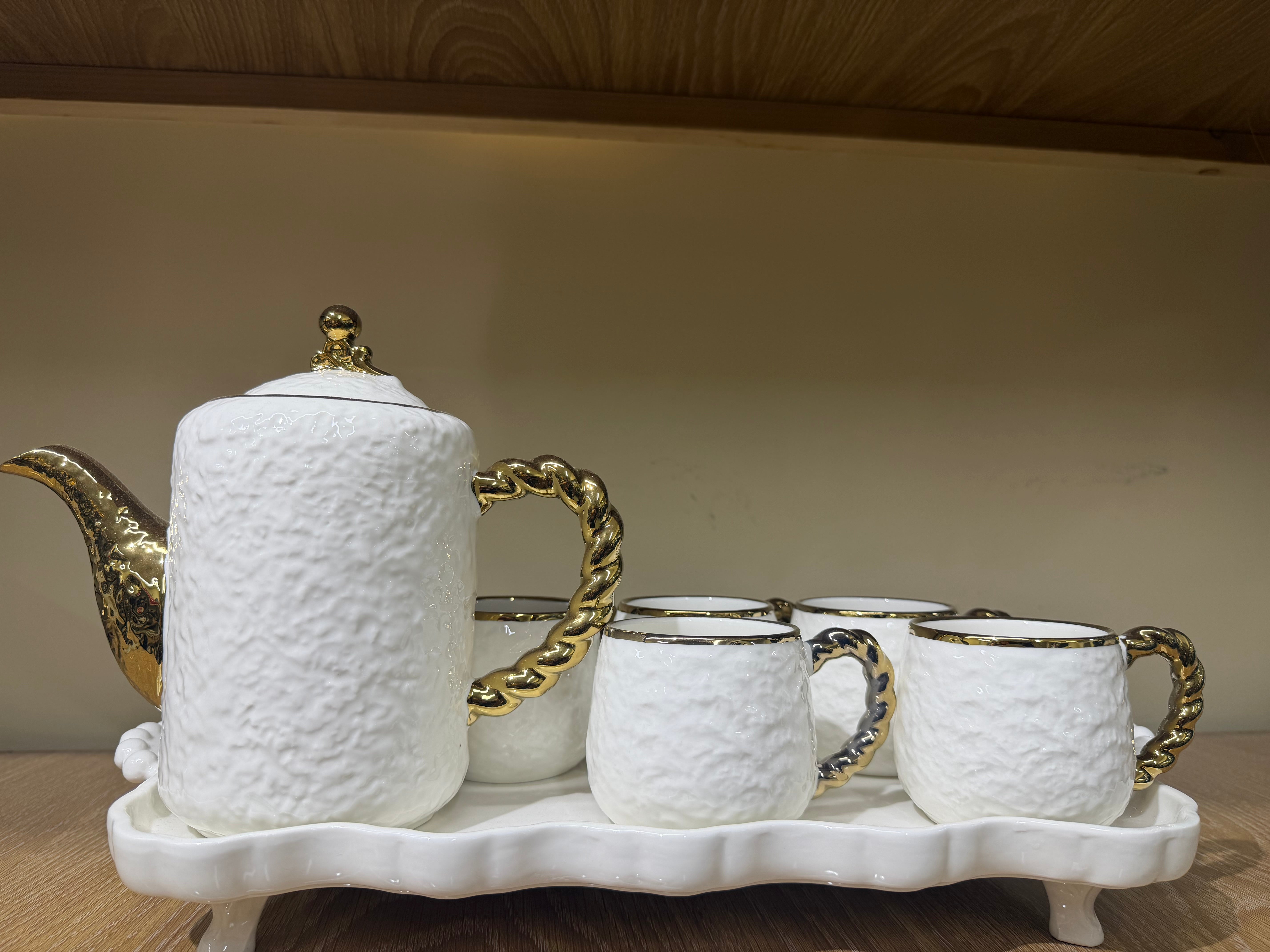 Vintage-Inspired Textured Ceramic Tea Set with Gold-Gilded Handles – 6-Piece Set with Tray