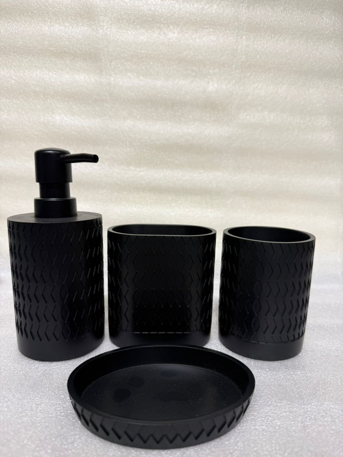 New 4-Piece DKNY Black 3D Textured Ceramic Bathroom Set