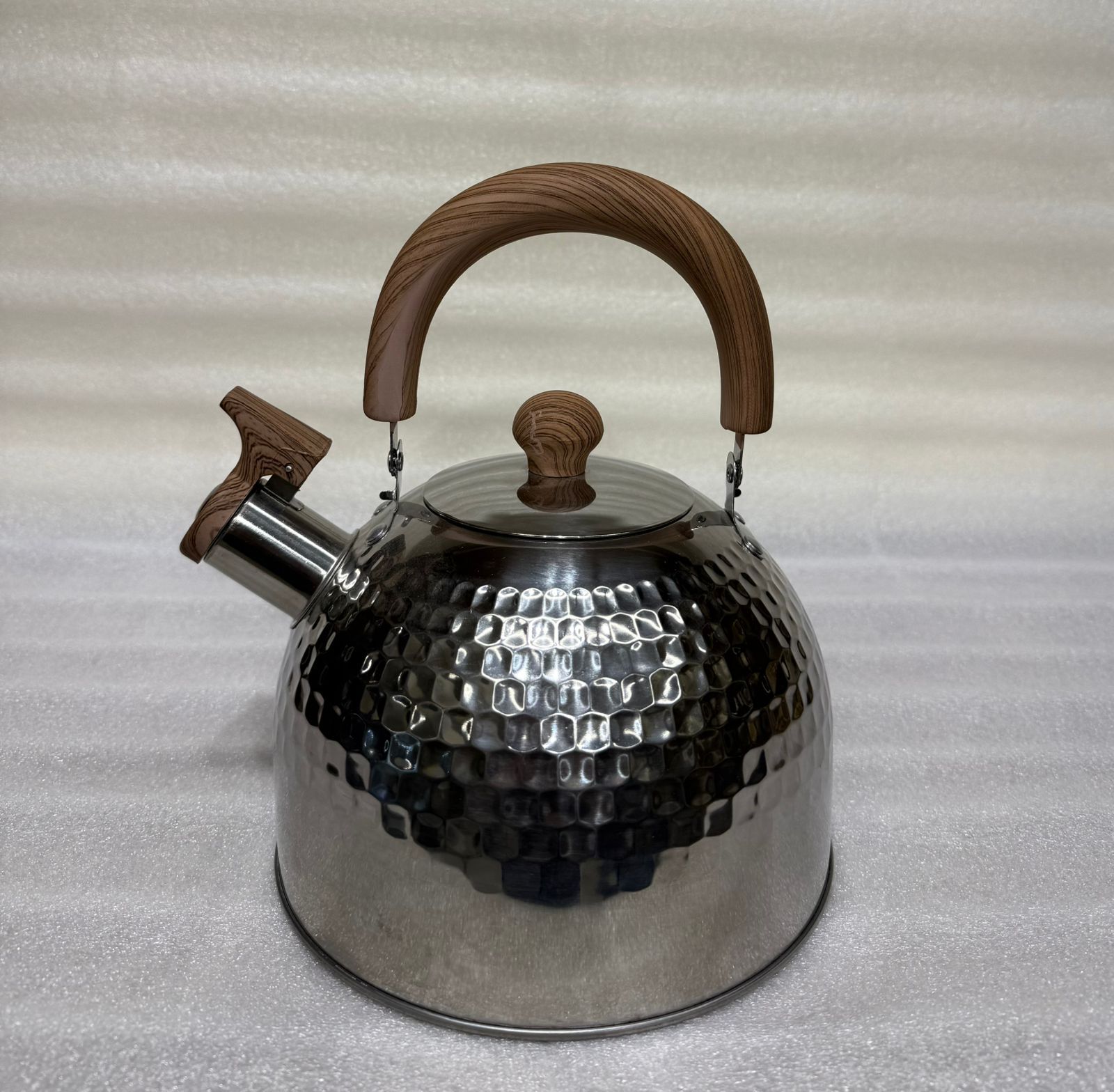 Premium Teapot with Heat-Resistant Wood-Grain Handle & Lid Knobs